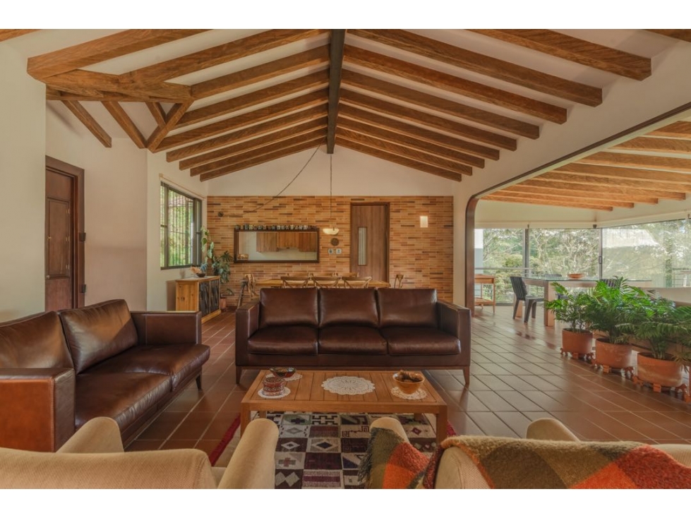 CASA FINCA UBICADA EN EL RETIRO EN LA UNIDAD MAS EXCLUSIVA DEL RETIRO