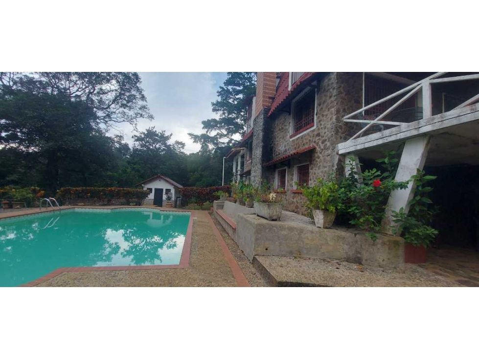 CASA GRANDE TIPO CABAÑA EN CERRO AZUL