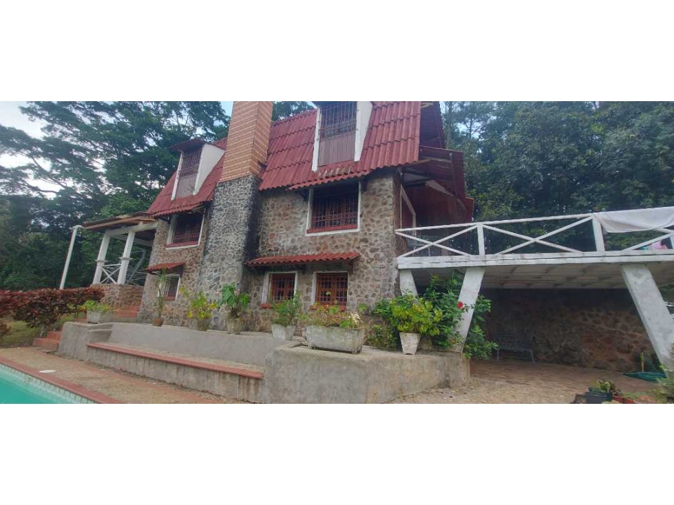 CASA GRANDE TIPO CABAÑA EN CERRO AZUL — foto 2
