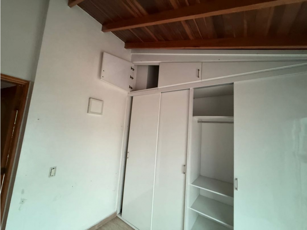 Casa hermosa calasanz unidad residencial 4 habitaciones parqueadero — foto 4