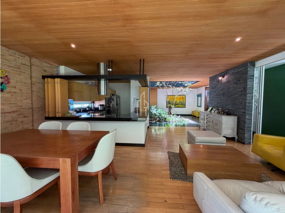 Casa Clásica con Jardín Interior en Envigado, Loma del atravesado — foto 3
