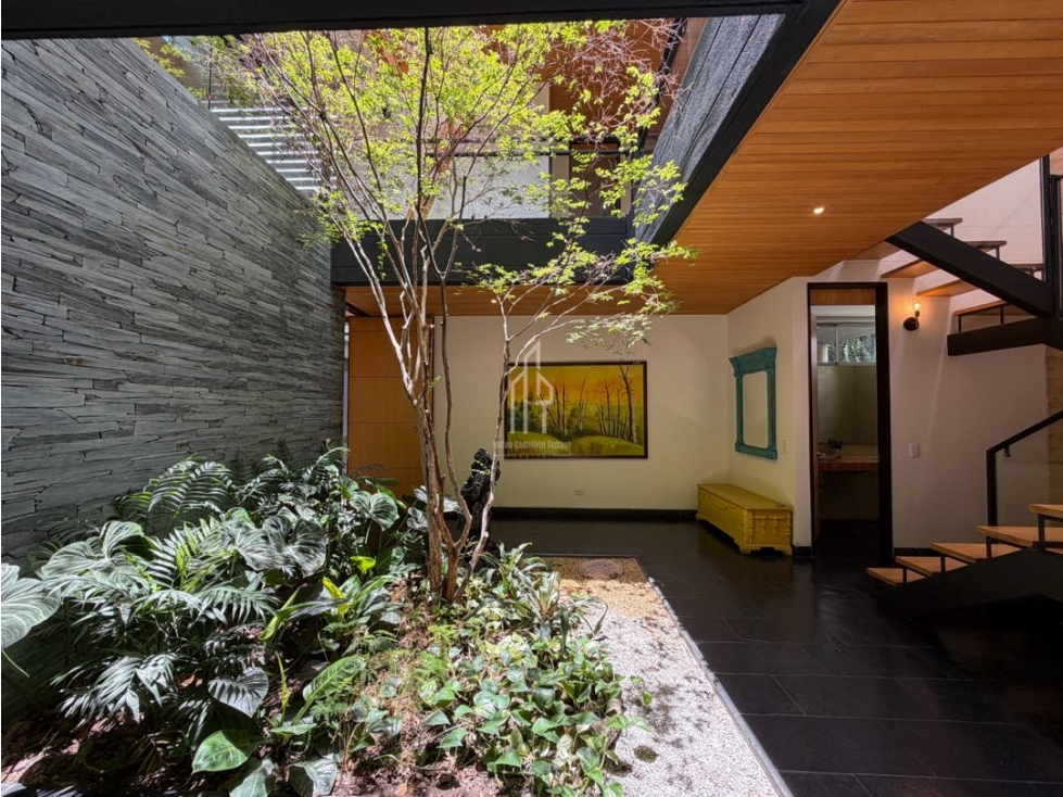 Casa Clásica con Jardín Interior en Envigado, Loma del atravesado — foto 4