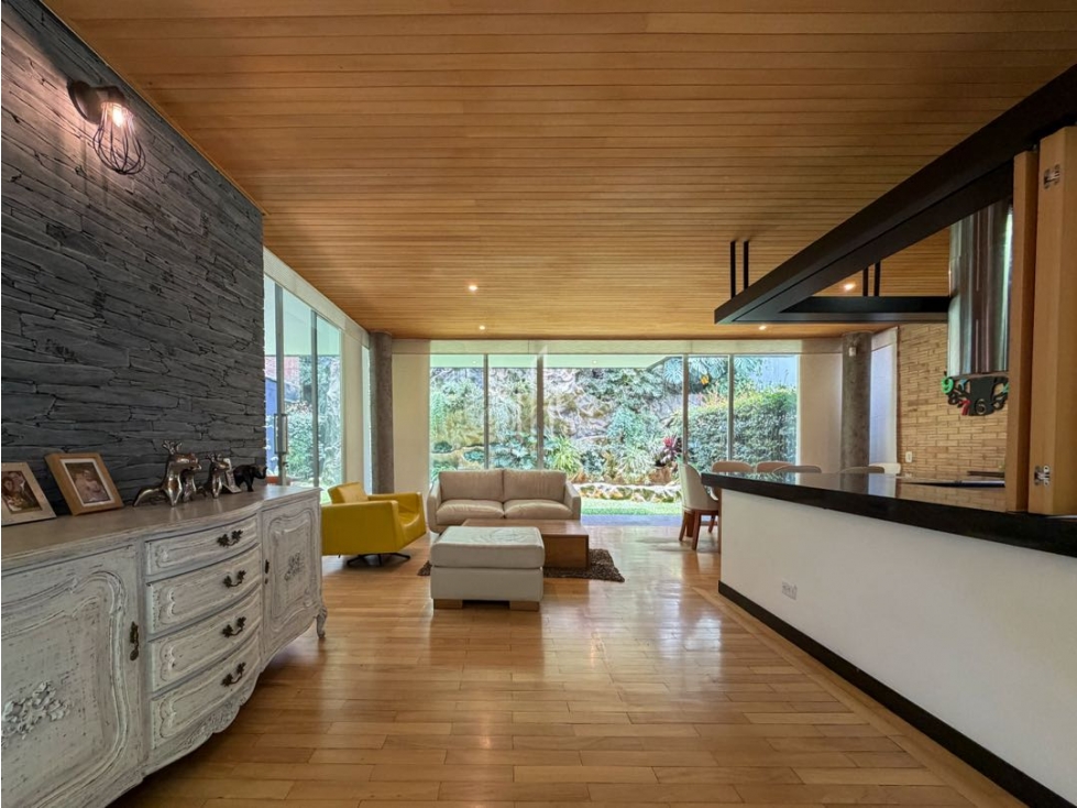 Casa Clásica con Jardín Interior en Envigado, Loma del atravesado — foto 6