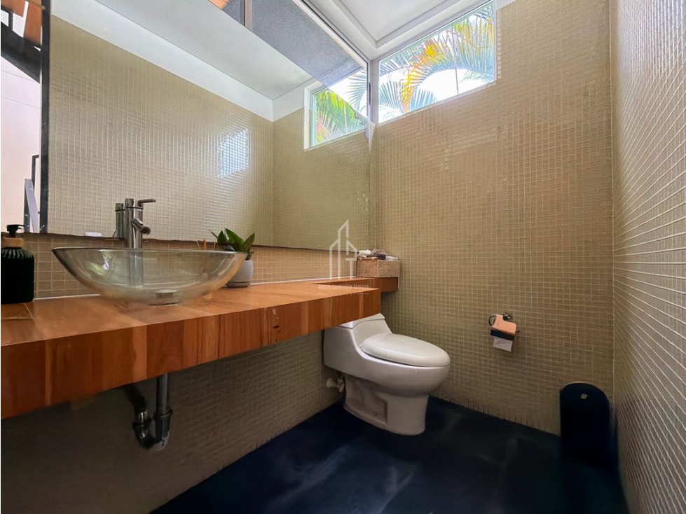 Casa Clásica con Jardín Interior en Envigado, Loma del atravesado — foto 2