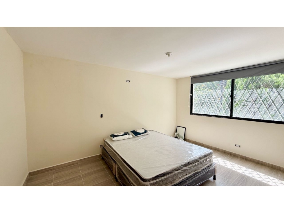 Casa con local en Venta Laureles, Medellín. ¡Ubicación ideal! — foto 2