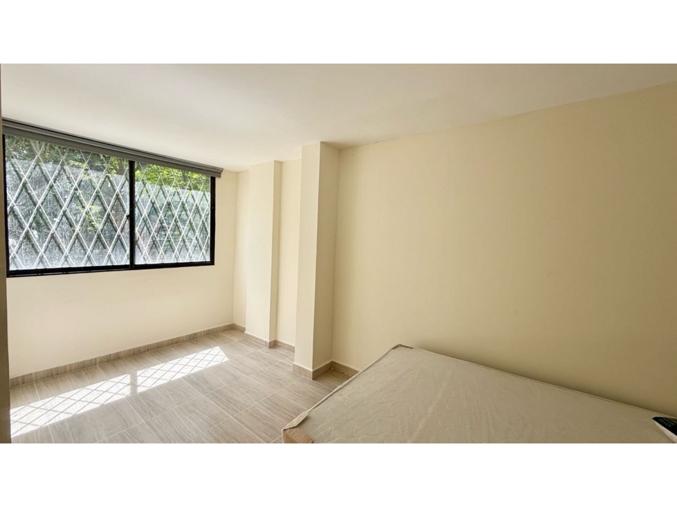 Casa con local en Venta Laureles, Medellín. ¡Ubicación ideal! — foto 3