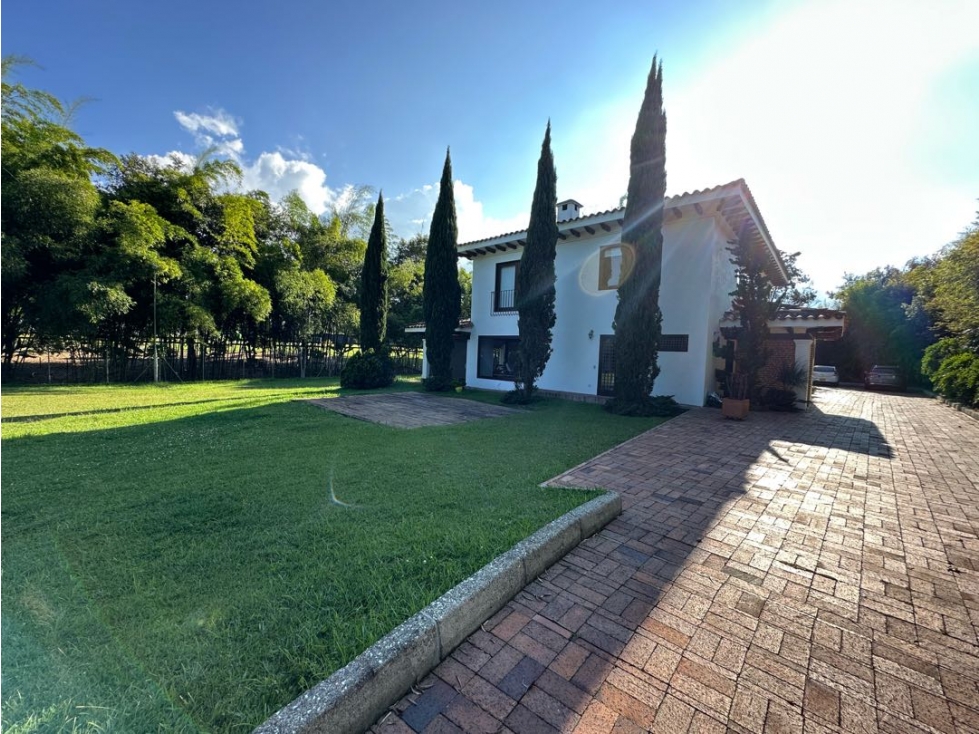 Casa independiente en Alquiler cerca al centro comercial Jardines