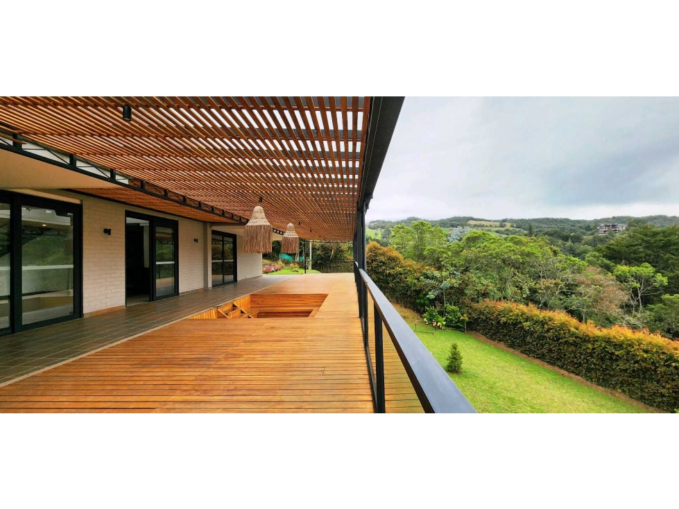 Casa independiente en venta Envigado alto de las palmas