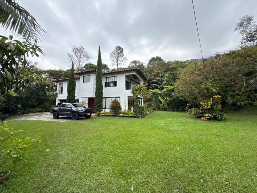 Casa independiente en venta en Envigado Loma del Chocho