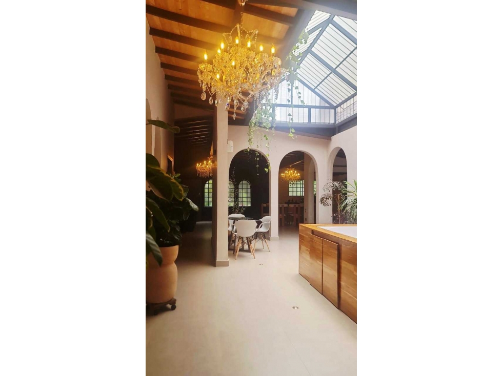 CASA INDEPENDIENTE EN VENTA. LAURELES. UPB
