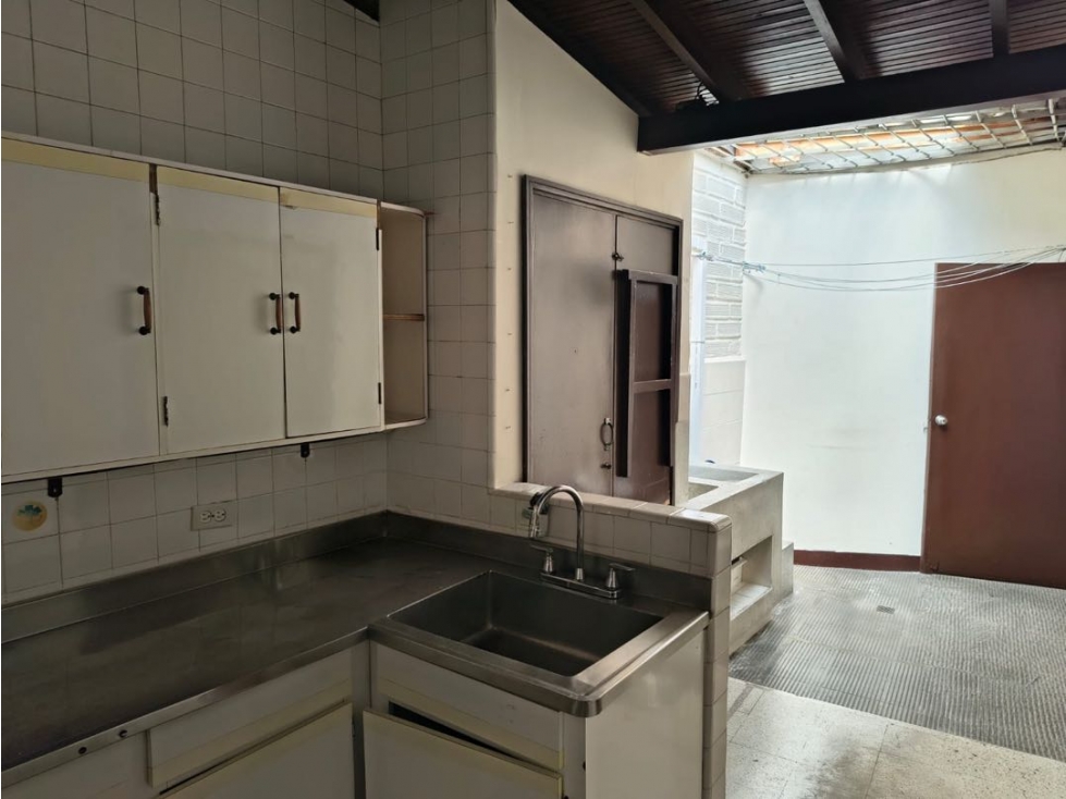 Casa lote ALTA MIXTURA en Laureles
Perfecto para proyectos para AIRBNB — foto 6