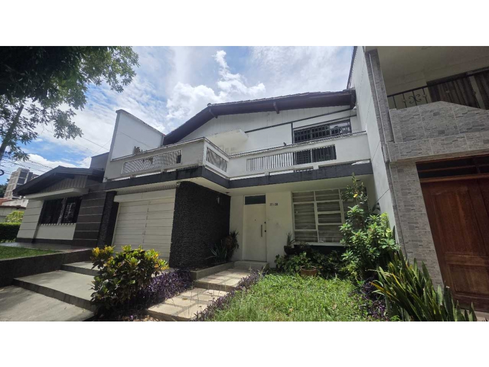 Casa Lote en venta ubicada en Medellin sector Estadio. Para construir. — foto 1
