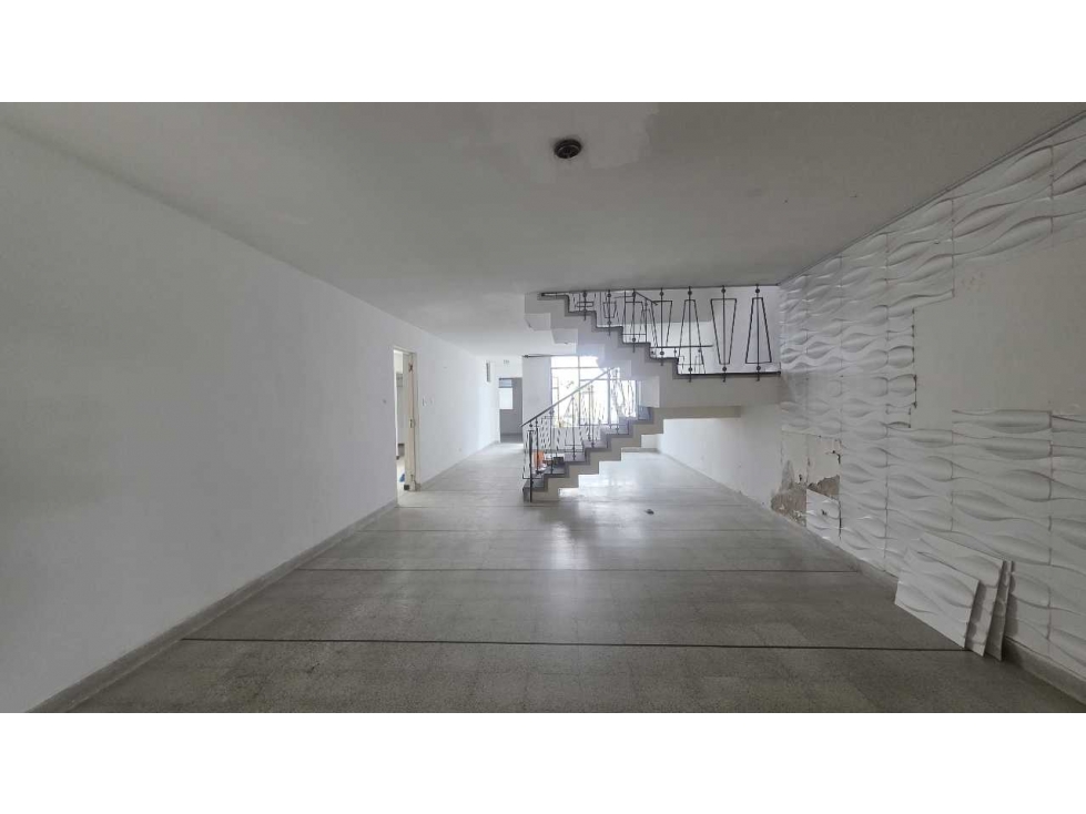Casa Lote en venta ubicada en Medellin sector Estadio. Para construir. — foto 2