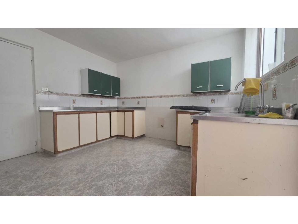 Casa Lote en venta ubicada en Medellin sector Estadio. Para construir. — foto 3