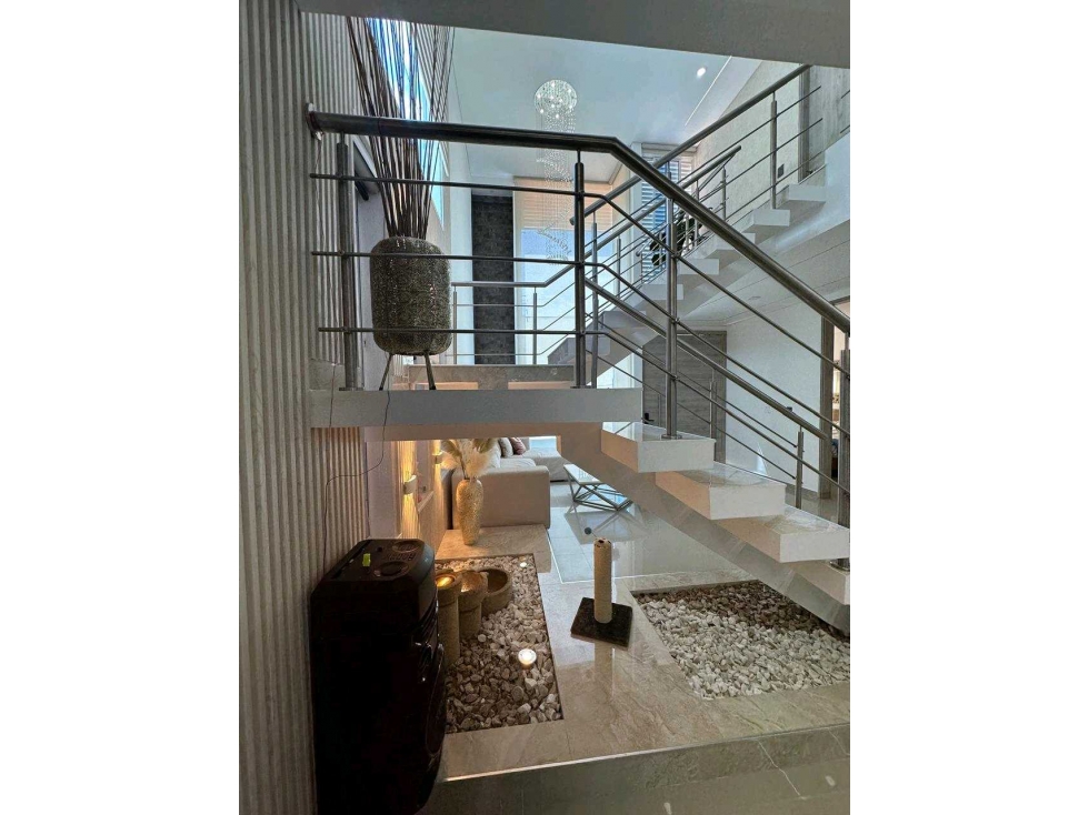 Casa lujosa recien construida en condominio sector Las Mercedes — foto 6