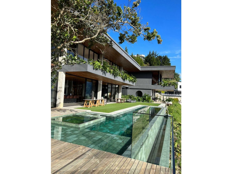 CASA LUXURY EN VENTA | NORTE DE MEDELLIN - 1