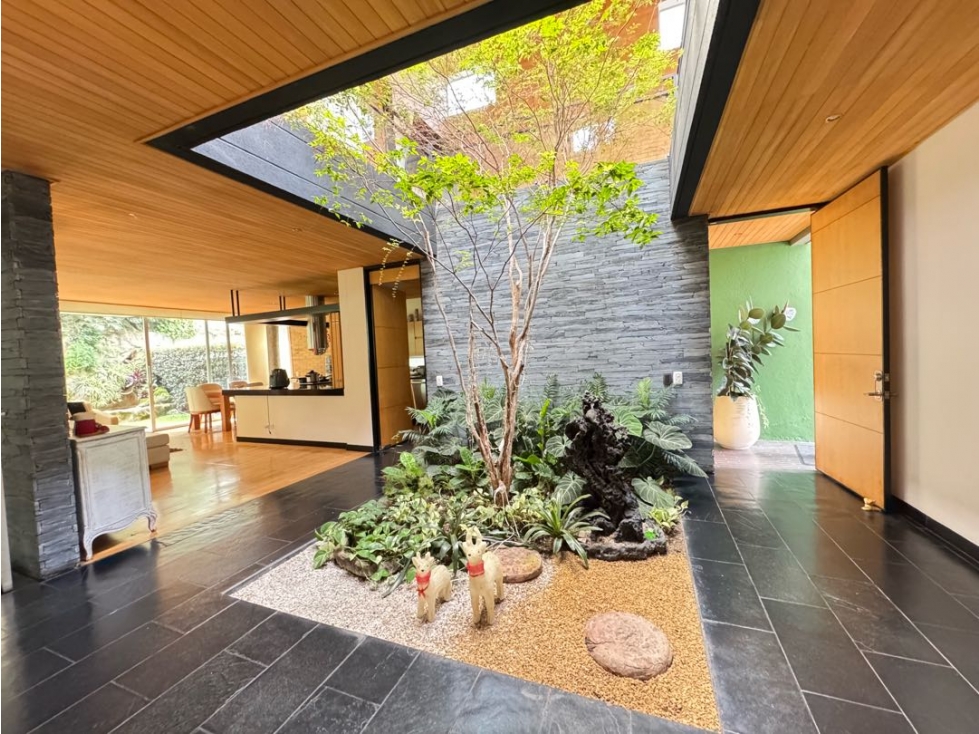 Casa moderna 2 niveles en venta Envigado sector Montessori