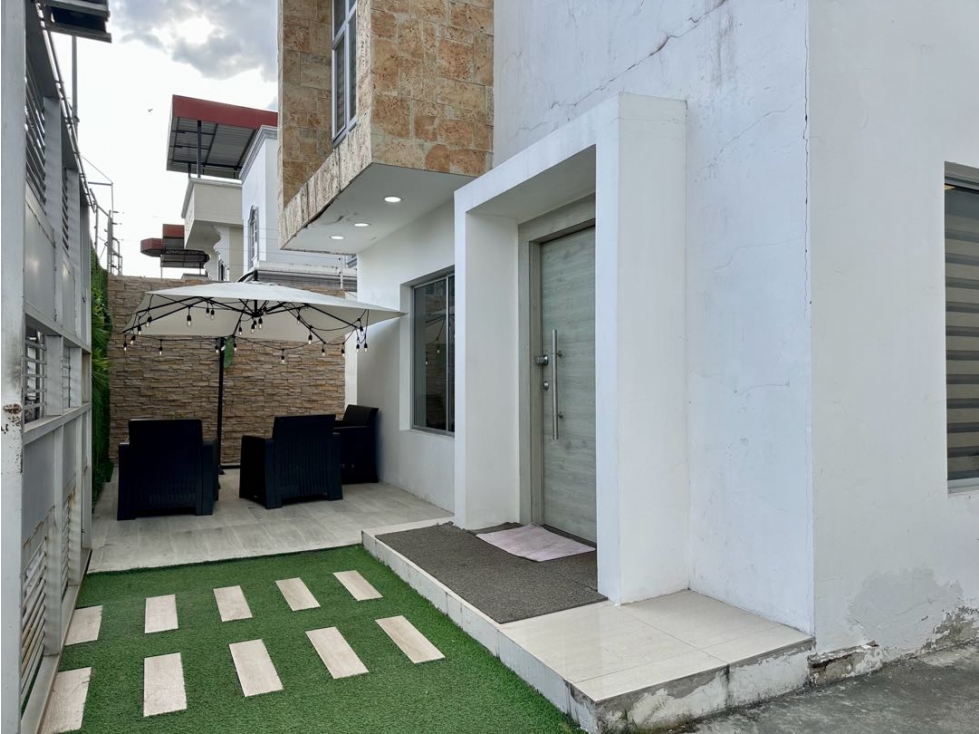 EN VENTA CASA DE DOS PISOS EN VENTA EN PORTOVIEJO - SECTOR LOS MANGOS - 1