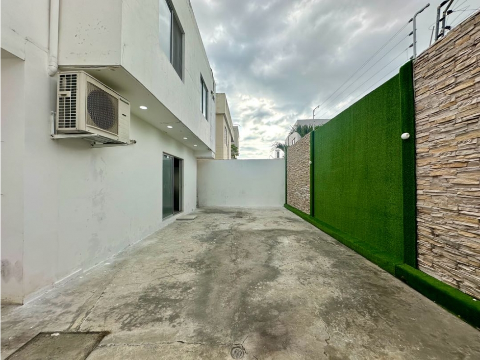 EN VENTA CASA DE DOS PISOS EN VENTA EN PORTOVIEJO - SECTOR LOS MANGOS - 6