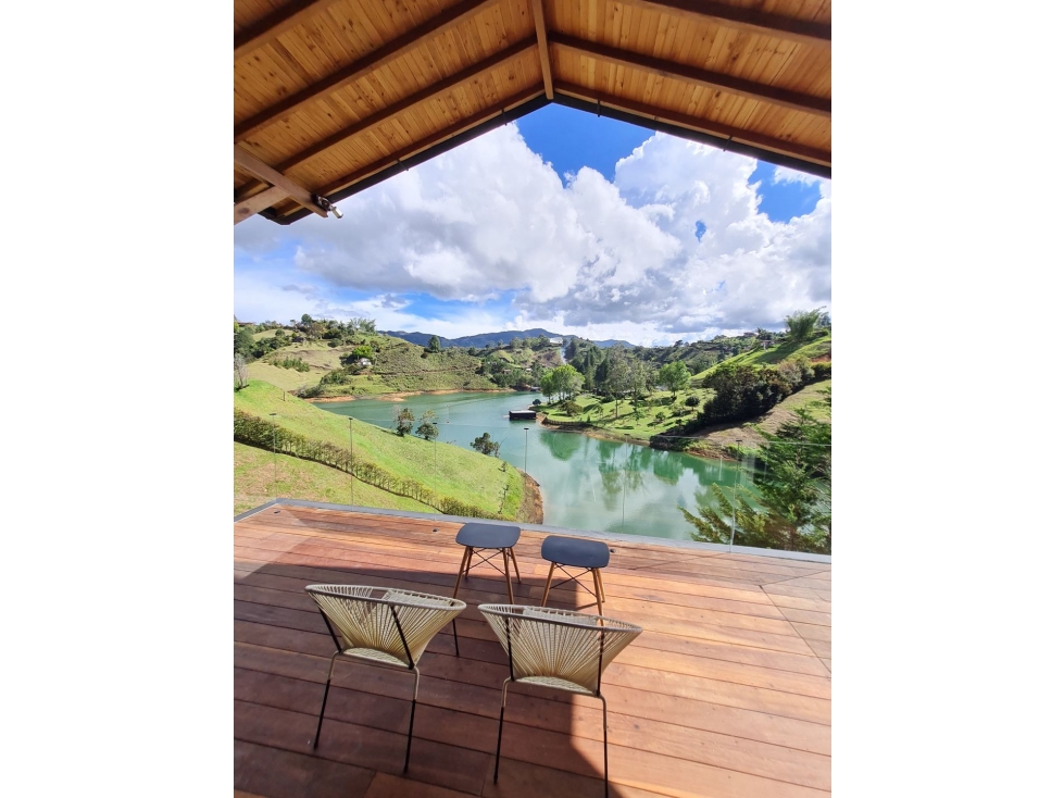 Casa moderna en el PEÑOL-con acceso directo a la represa - 1