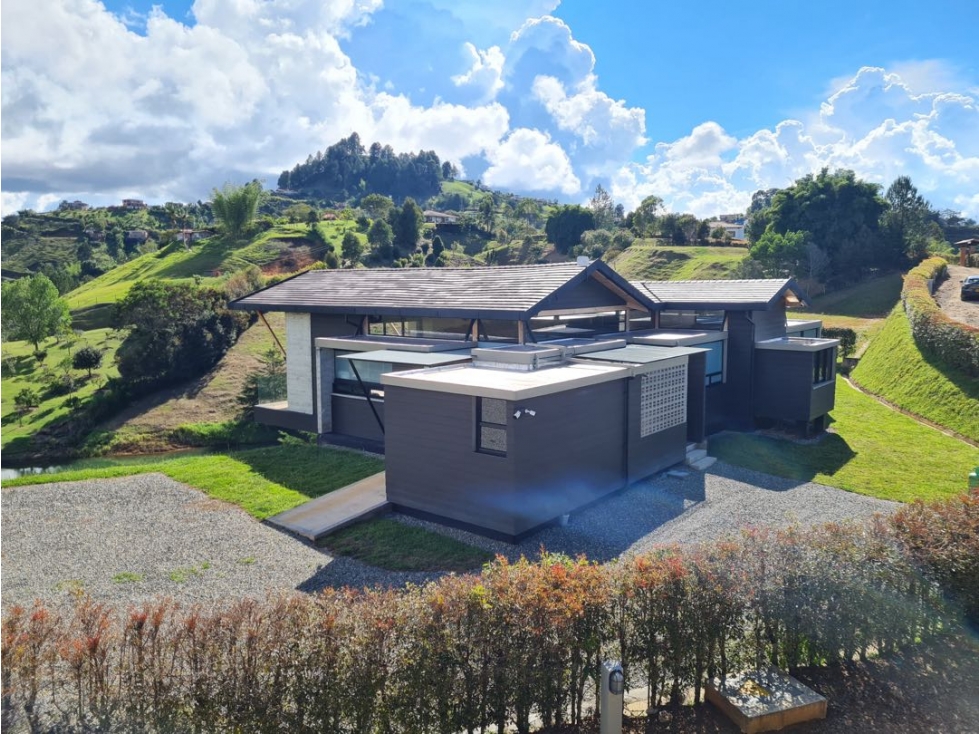 Casa moderna en el PEÑOL-con acceso directo a la represa - 2
