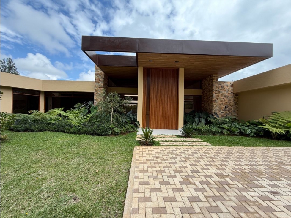 Casa moderna en unidad cerrada vía San Antonio la Ceja CM