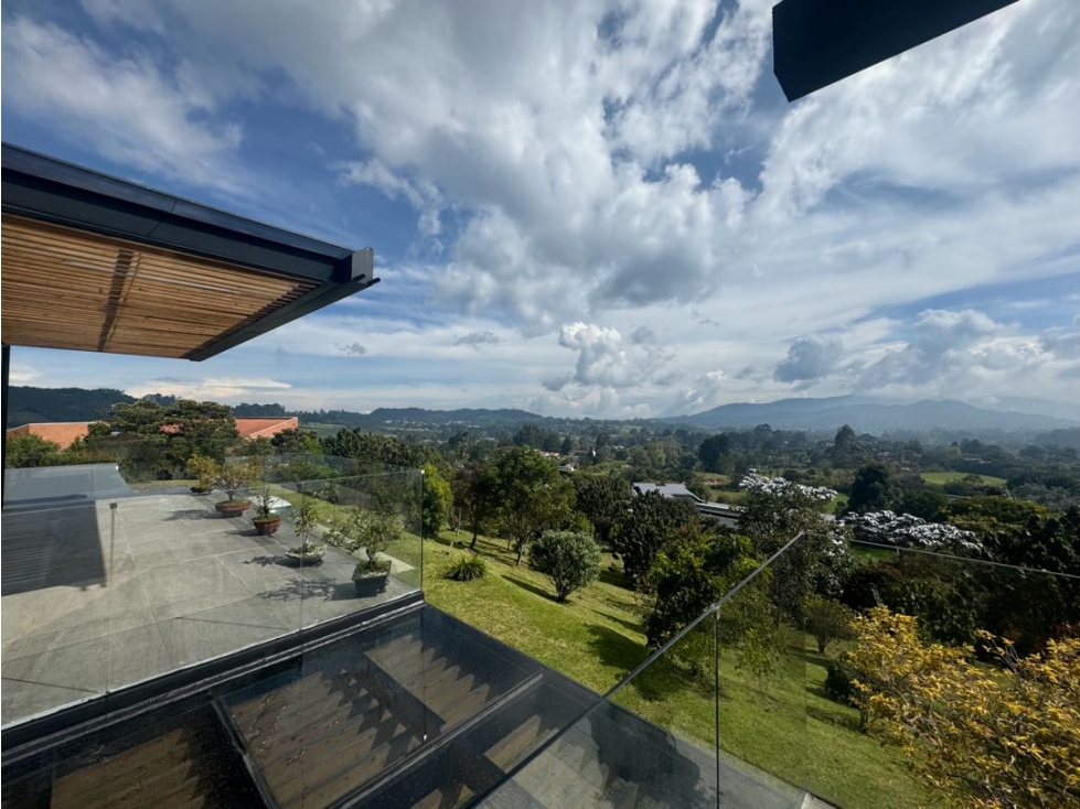 Casa moderna en venta Sector Alto de Las Palmas con vista perfecta