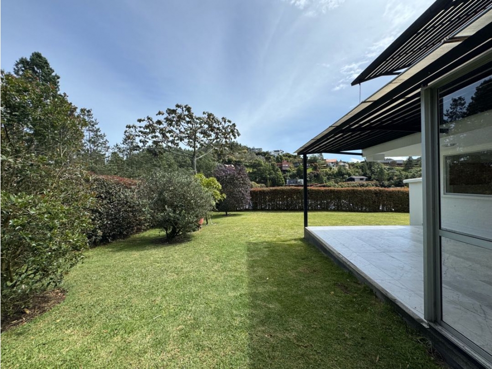 Casa moderna en venta en Envigado Loma del Escobero con vista — foto 4