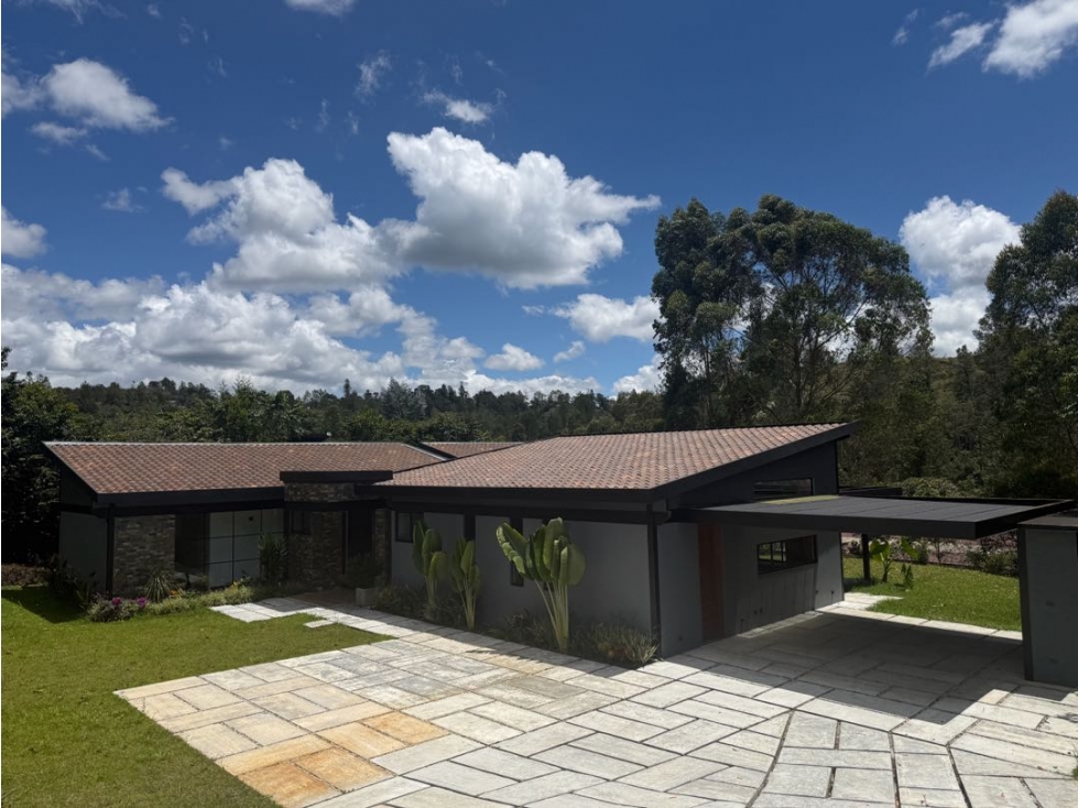 CASA MODERNA UBICADA EN EL RETIRO