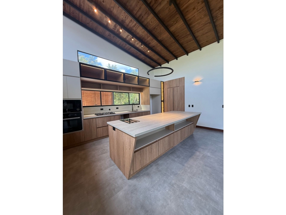 CASA MODERNA UBICADA EN EL RETIRO — foto 2