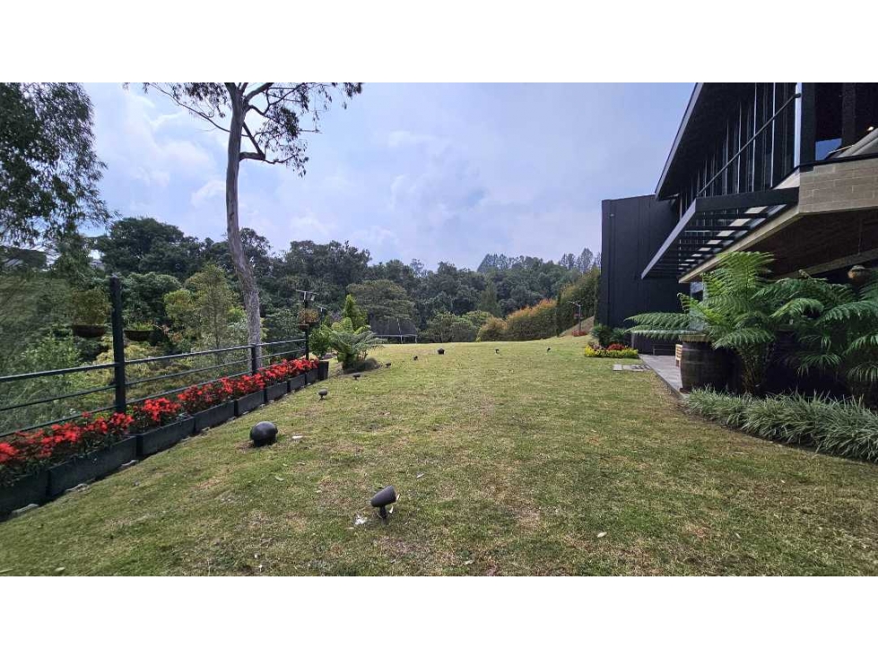 Casa de Lujo de 550m² con Sala de Cine y Jacuzzi en Alto de Palmas — foto 4