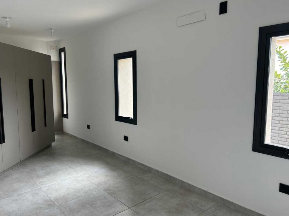 CASA MODERNA.B° La Cuesta..Pileta - 3