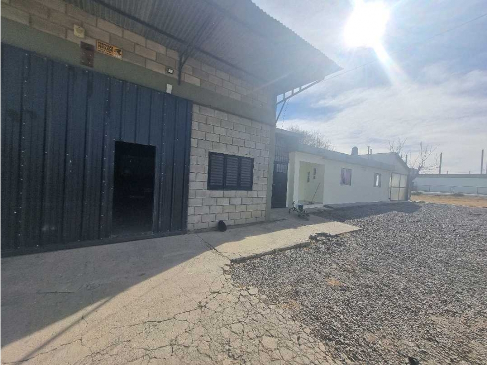 Casa más departamento con galpón y pileta Carlos paz - 4