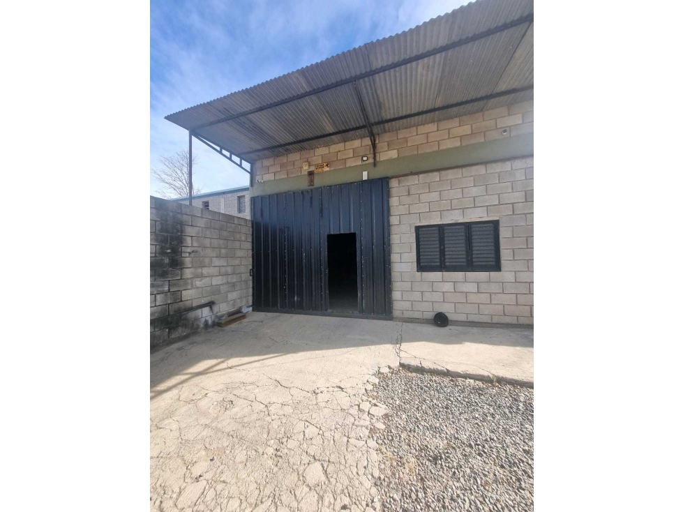 Casa más departamento con galpón y pileta Carlos paz - 5