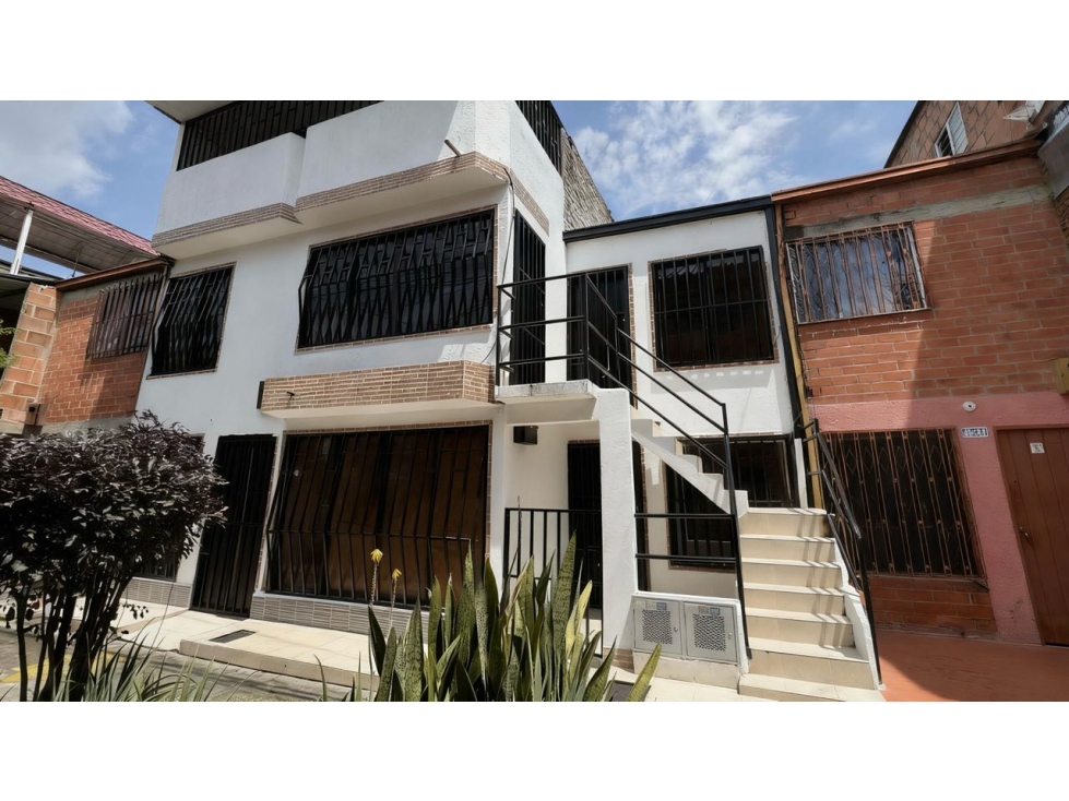 Casa multifamiliar con terraza en venta - Portal de las Palmas Palmira