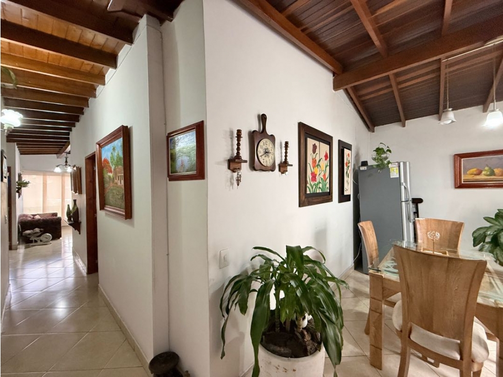 CASA MULTIFAMILIAR EN VENTA - LAURELES EN MEDELLÍN