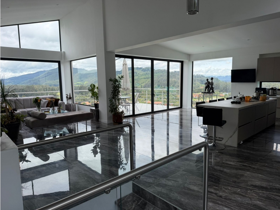 ¡CASA NUEVA DE 450 M² CON VISTA PANORÃMICA EN APOSENTOS! - 1