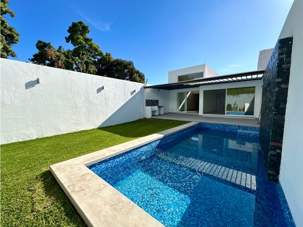 PCasa nueva de un nivel con alberca y jardín privados en venta - 1