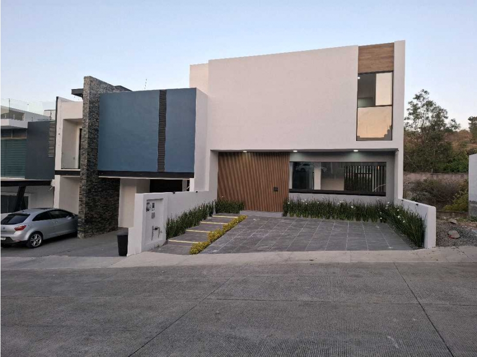 CASA NUEVA PASEO DEL PARQUE TRES MARIAS