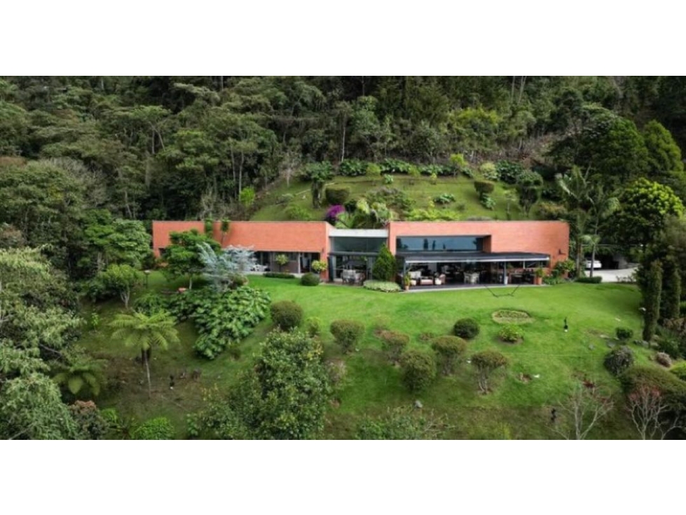 Casa Palmas un solo nivel 440 metros 4200 millones 6300 lote