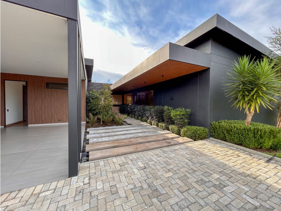CASA PARA ESTRENAR DE UN NIVEL EN LLANORANDE/ VILACHAGUA