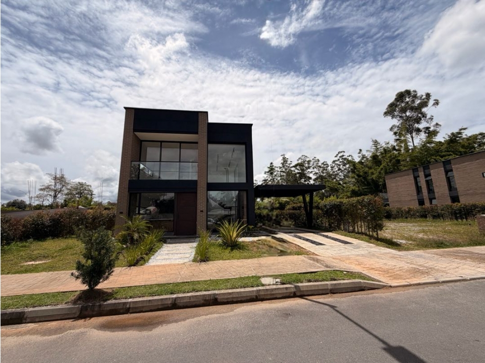 CASA PARA ESTRENAR EN RIONEGRO ANTIOQUIA