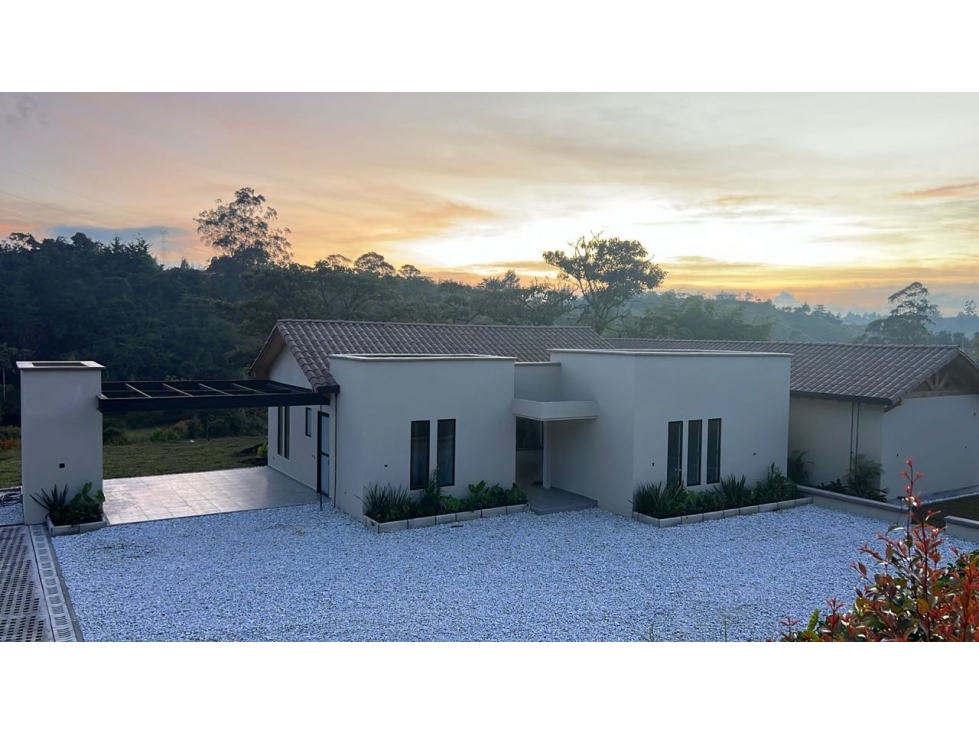 Casa para estrenar en parcelación en Marinilla vereda Gaviria