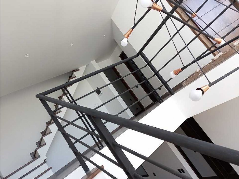 CASA PARA ESTRENAR EN VENTA DE TRES (3) PLANTAS EN EL CARMEN DE VIB - 2