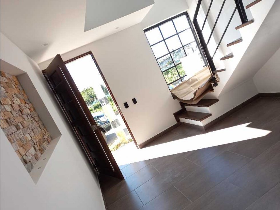 CASA PARA ESTRENAR EN VENTA DE TRES (3) PLANTAS EN EL CARMEN DE VIB - 3