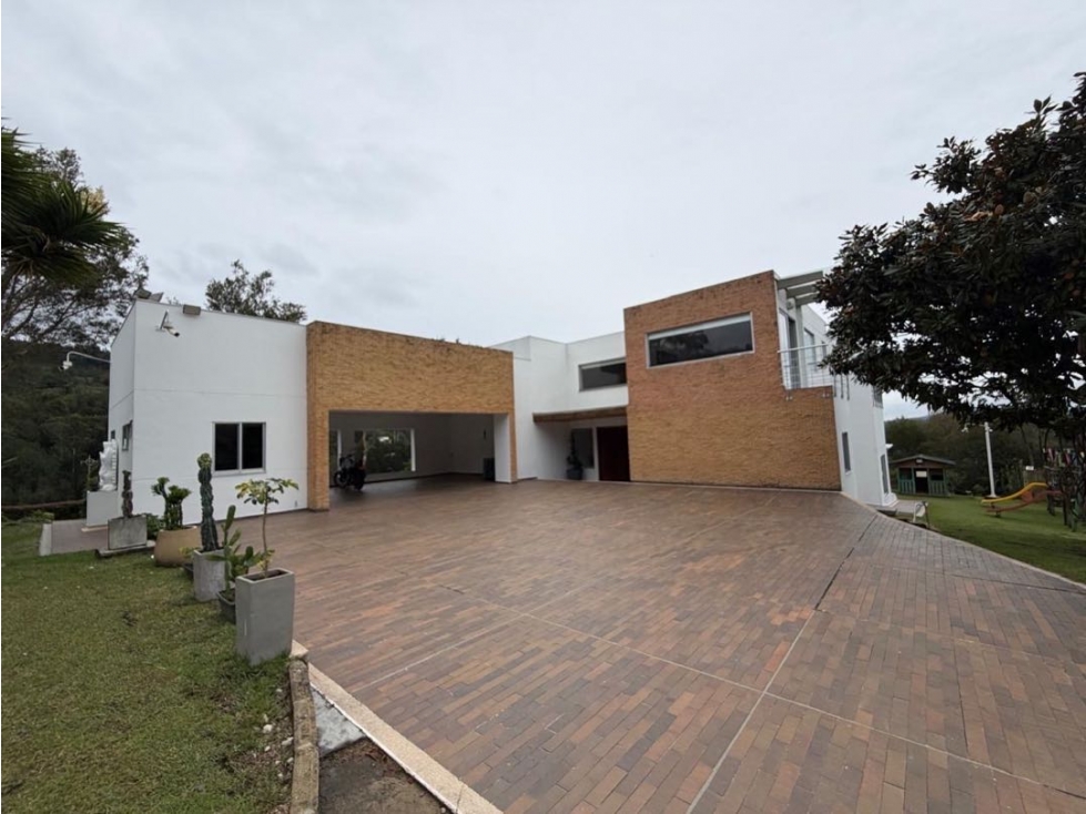 Casa para la Renta en el Retiro sector Fizebad
