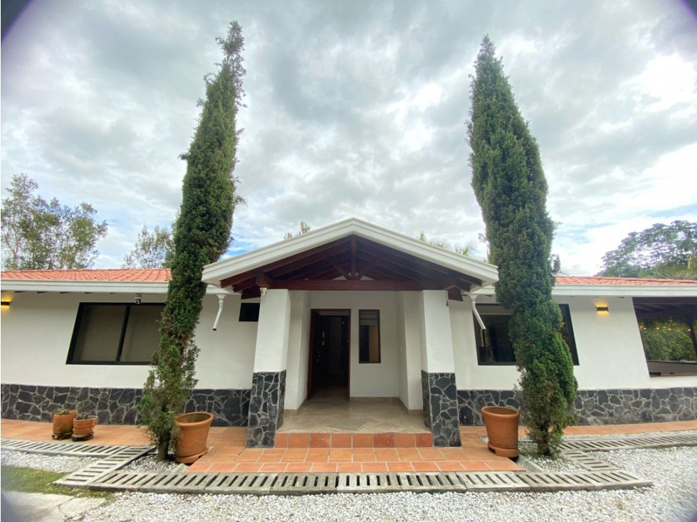 Casa en Arriendo en Llanogrande vía Aeropuerto