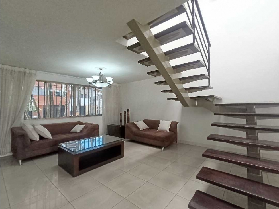 CASA PARA LA RENTA EN LOS COLORES (USO COMERCIAL)