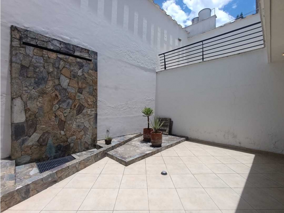 CASA PARA LA RENTA EN LOS COLORES (USO COMERCIAL) — foto 2