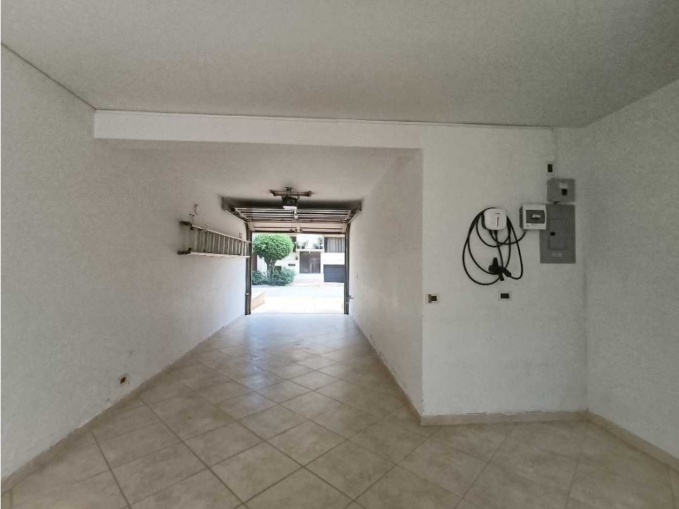 CASA PARA LA RENTA EN LOS COLORES (USO COMERCIAL) — foto 4